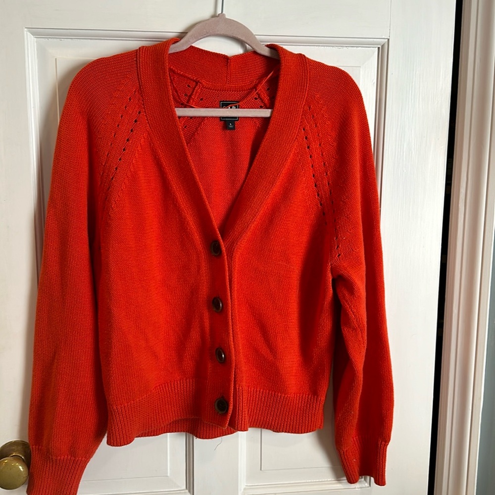 Gap sweater with buttons